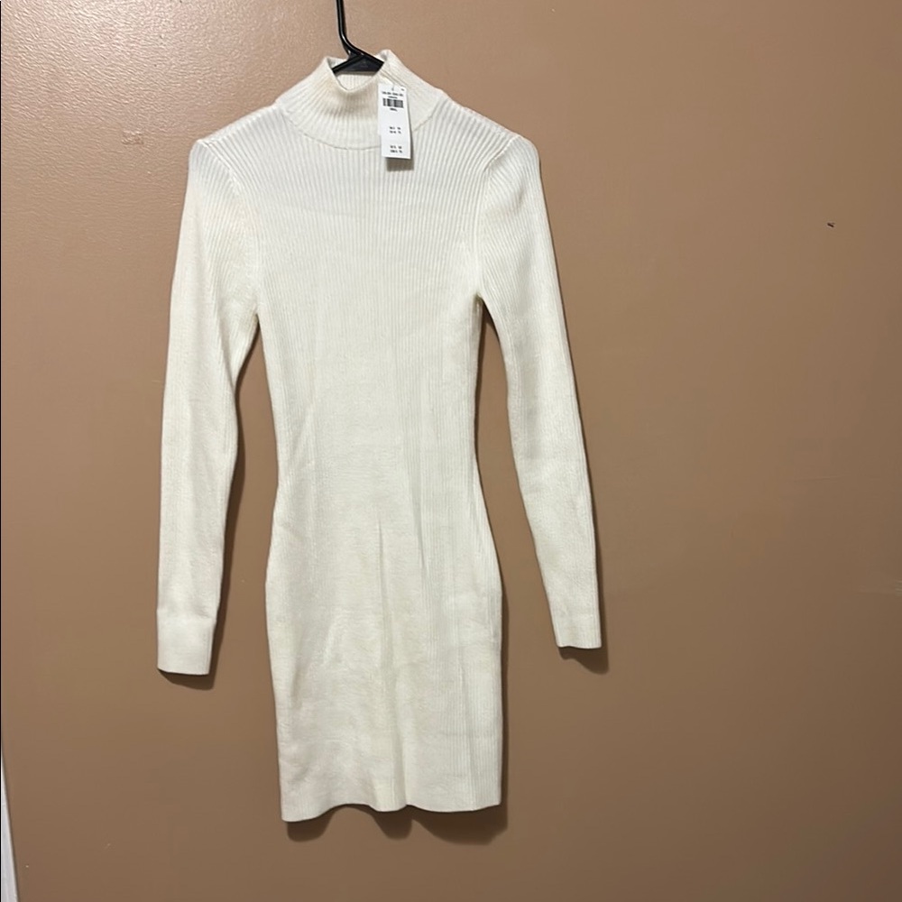 Elegant White Ribbed Knit Dress